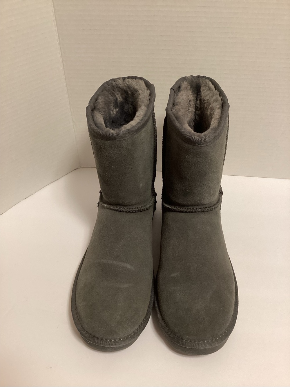 Dream Pairs Gray Suede Shearling Winter Boots, size 9, Good used condition